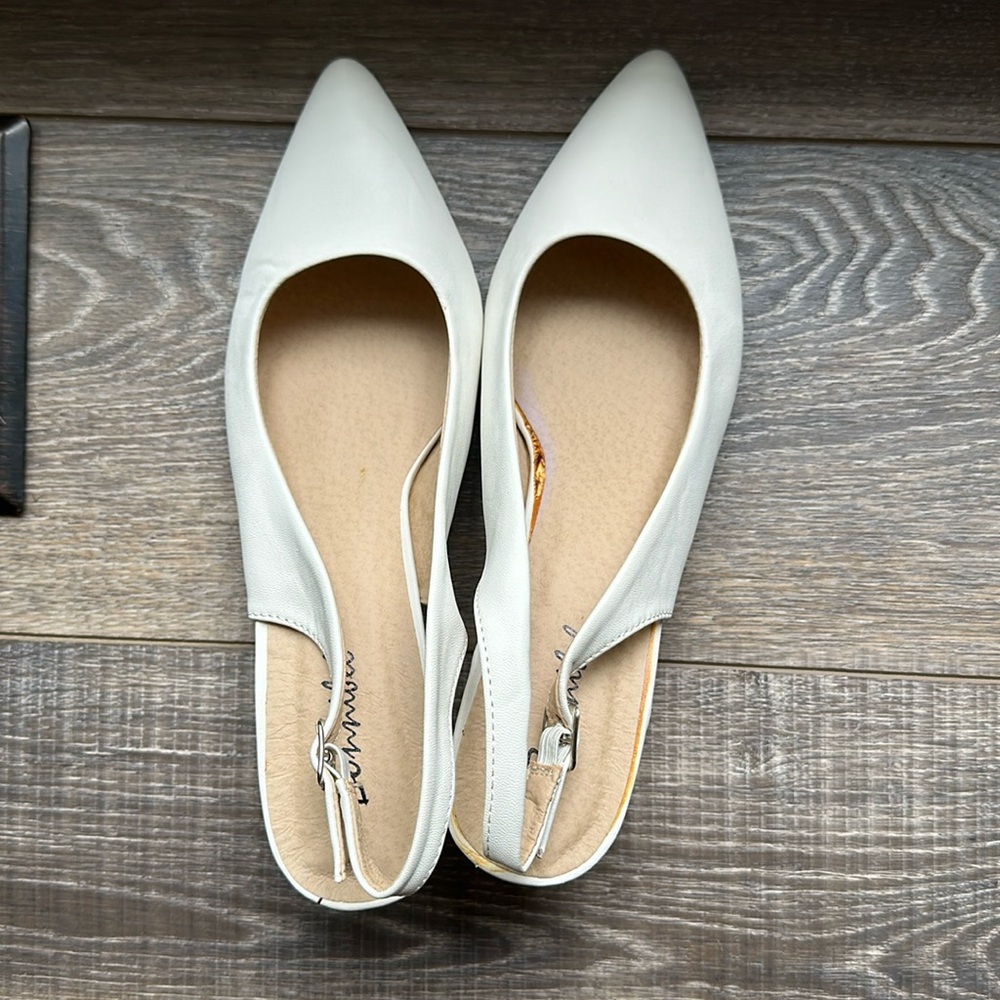 Bonnibel pointed toe white shoes, 8.5